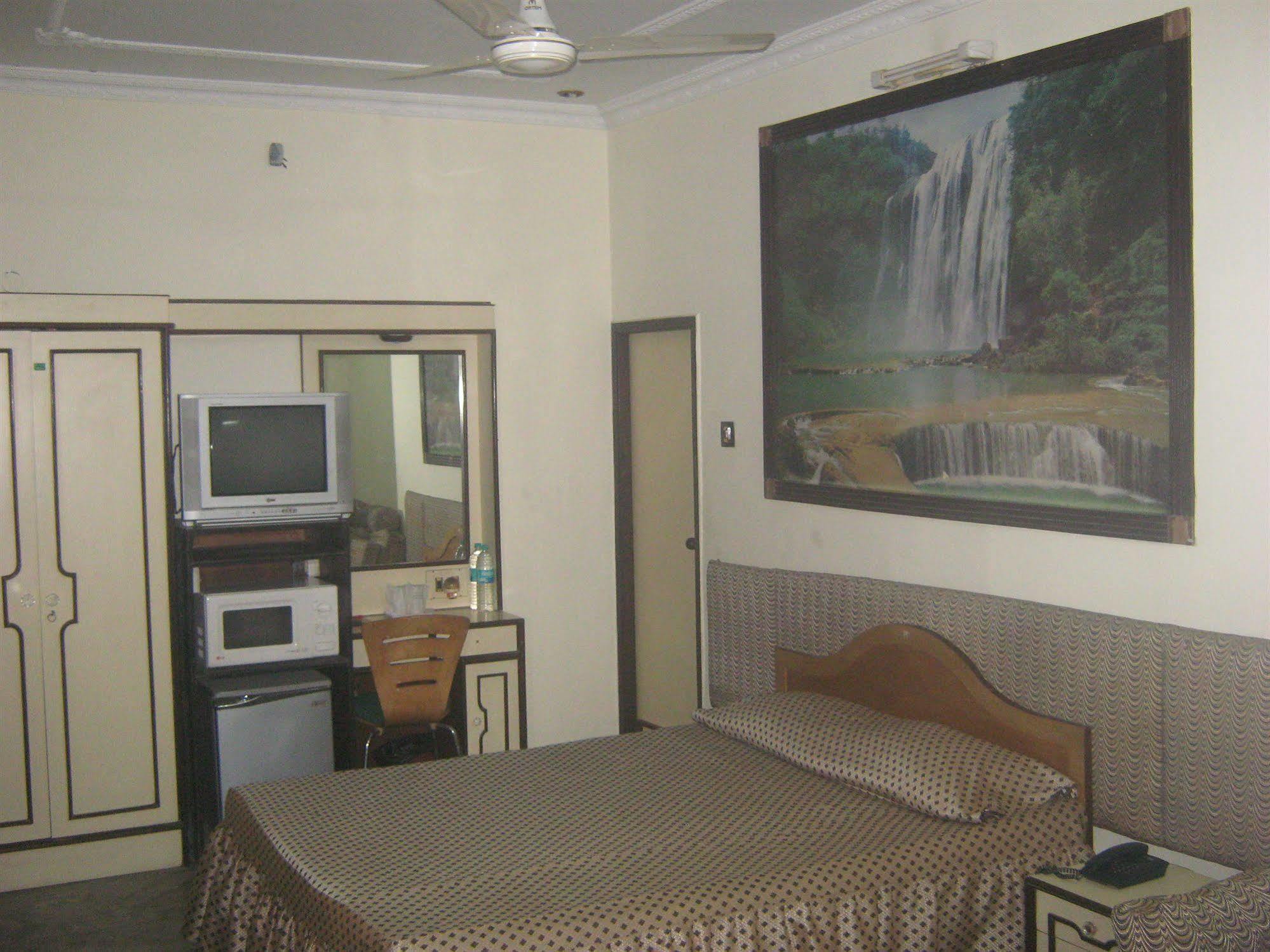 Shila International Hotel Kolkata Bagian luar foto